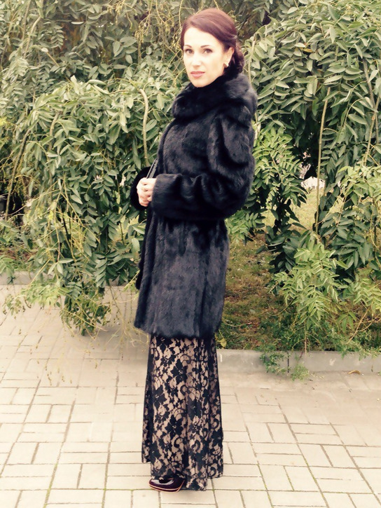 Hot MILF Lets Boyfriend Take Explicit Sex Photos