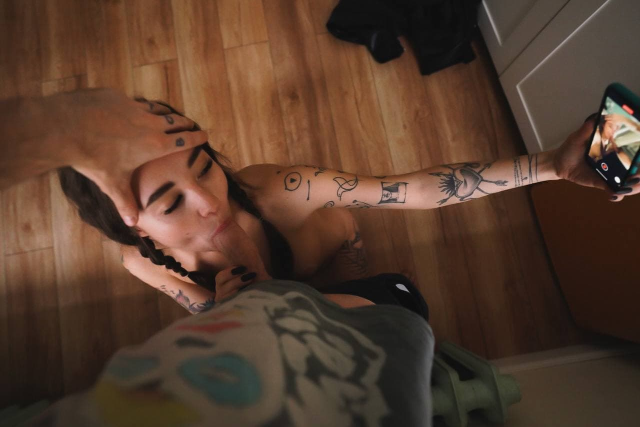 Girl gives blowjob during erotic photoshoot