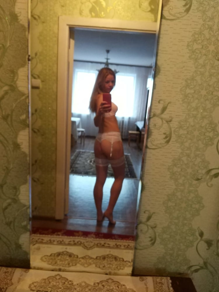 Naked Fitness Model Poses Explicitly for Photoshoot