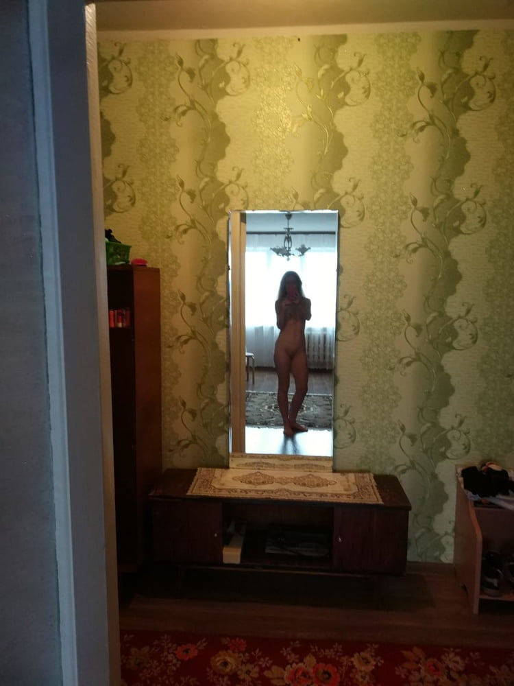 Naked Fitness Model Poses Explicitly for Photoshoot