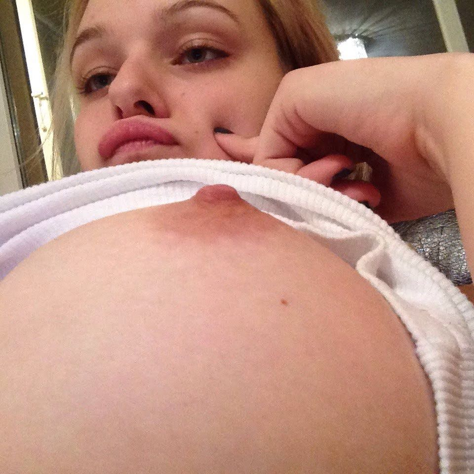 Girl Sends Nude Photos: Explicit and Provocative Selfies