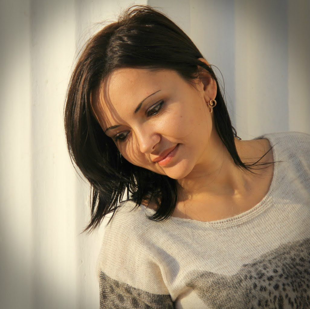 Cute Babe and Her Modest Selfies: Explicit Teenage Girl Poses for Camera – photo 1