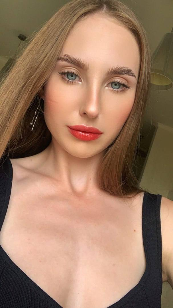 Seductive Selfie: Cute Girl Captures Intimate Moment – photo 1