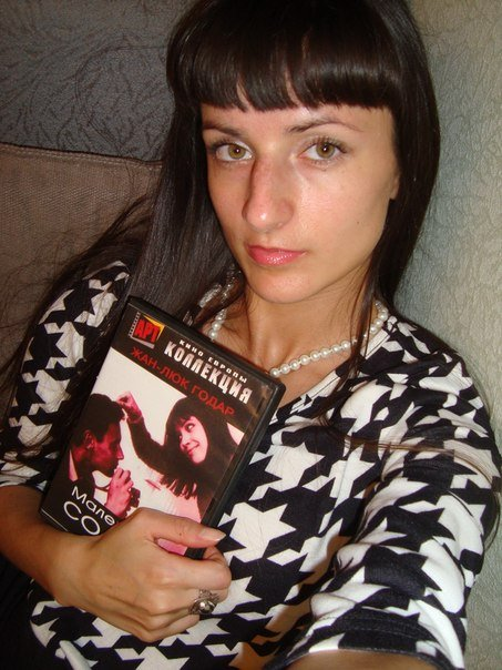 Sexy Slim Girl Poses Nude at Home for Provocative Photoshoot