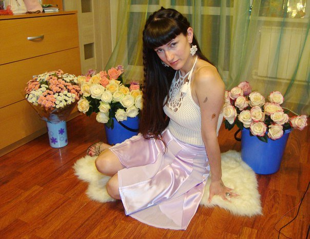 Sexy Slim Girl Poses Nude at Home for Provocative Photoshoot – photo 1