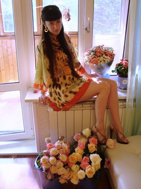 Sexy Slim Girl Poses Nude at Home for Provocative Photoshoot