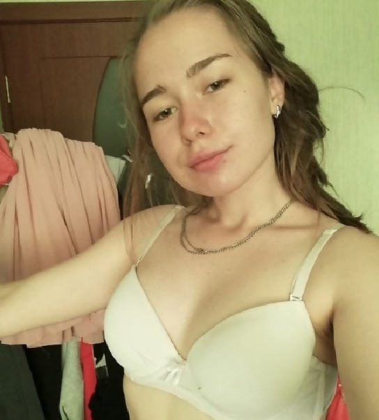 Naked Young Woman Boredom Selfie - Explicit Nude Photoshoot