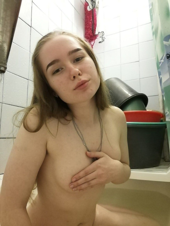 Naked Young Woman Boredom Selfie - Explicit Nude Photoshoot