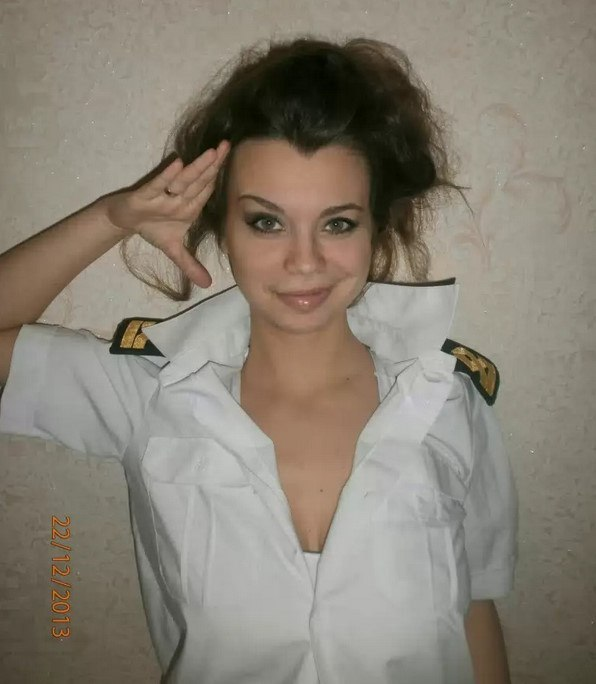 Beautiful Girl with Stunning Curves: Explicit and Bold Photoshoot