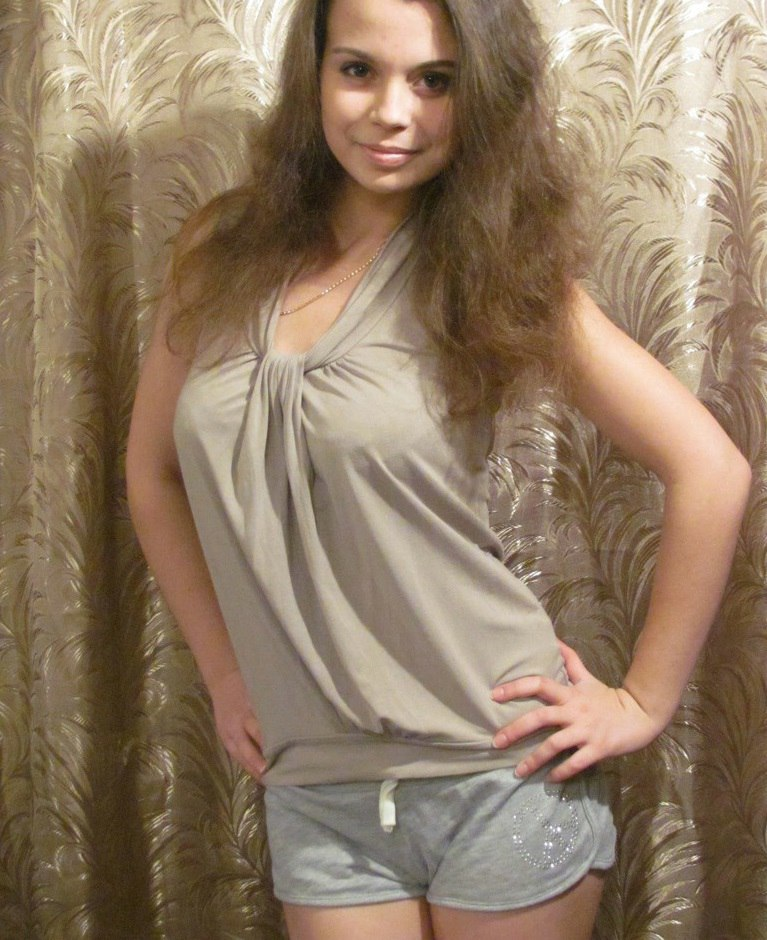 Beautiful Girl with Stunning Curves: Explicit and Bold Photoshoot