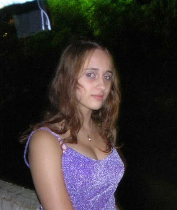 Nude Girl Photos in Home Setting: Explicit and Bold Shots – photo 1