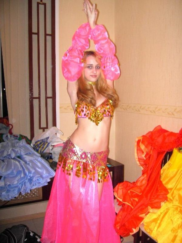 Nude Girl Photos in Home Setting: Explicit and Bold Shots