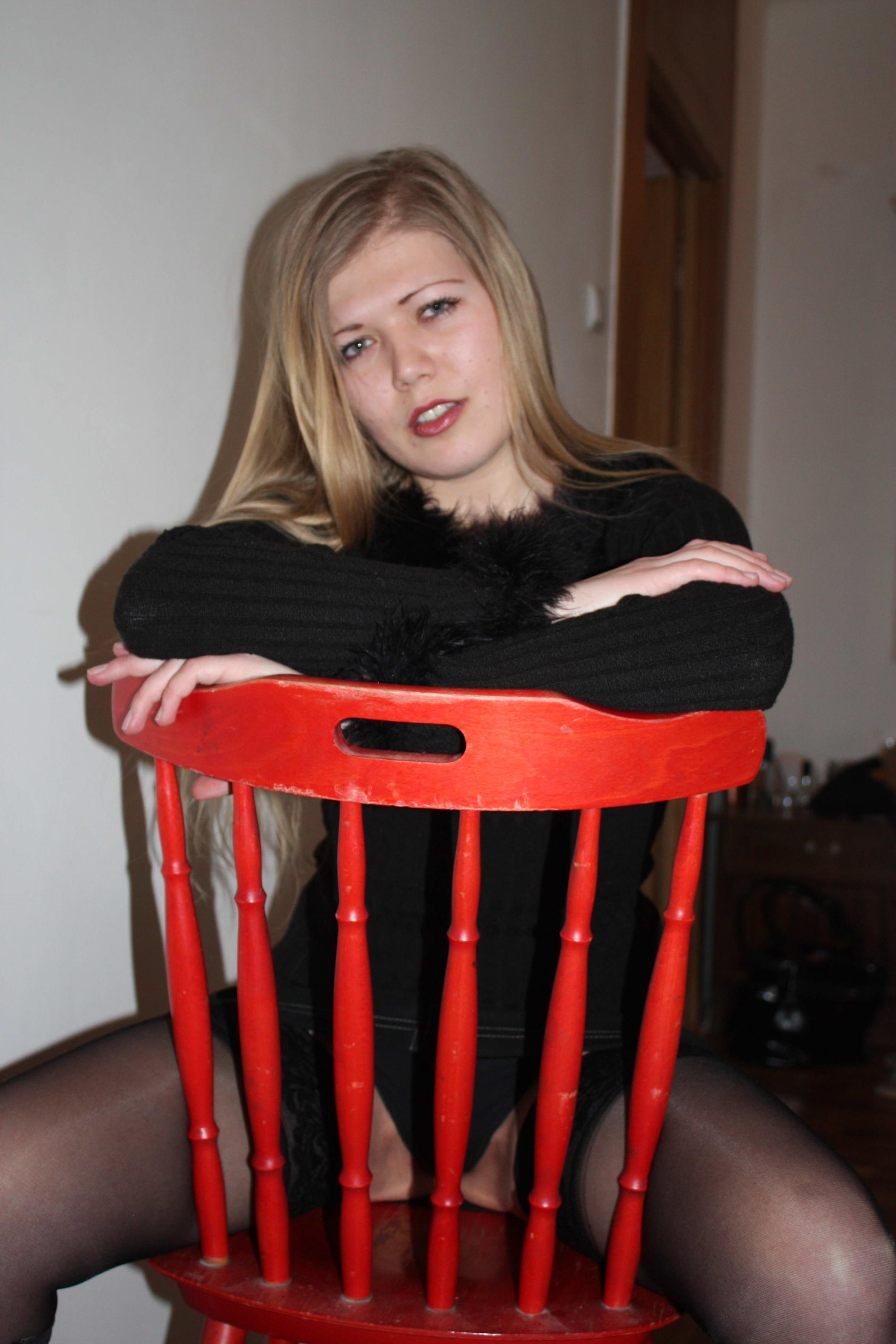 Amateur Girl's Explicit Intimate Photo Album with Seductive Poses