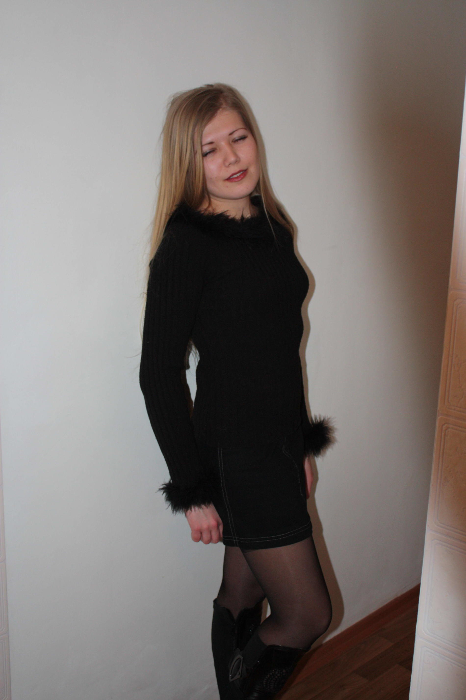 Amateur Girl's Explicit Intimate Photo Album with Seductive Poses