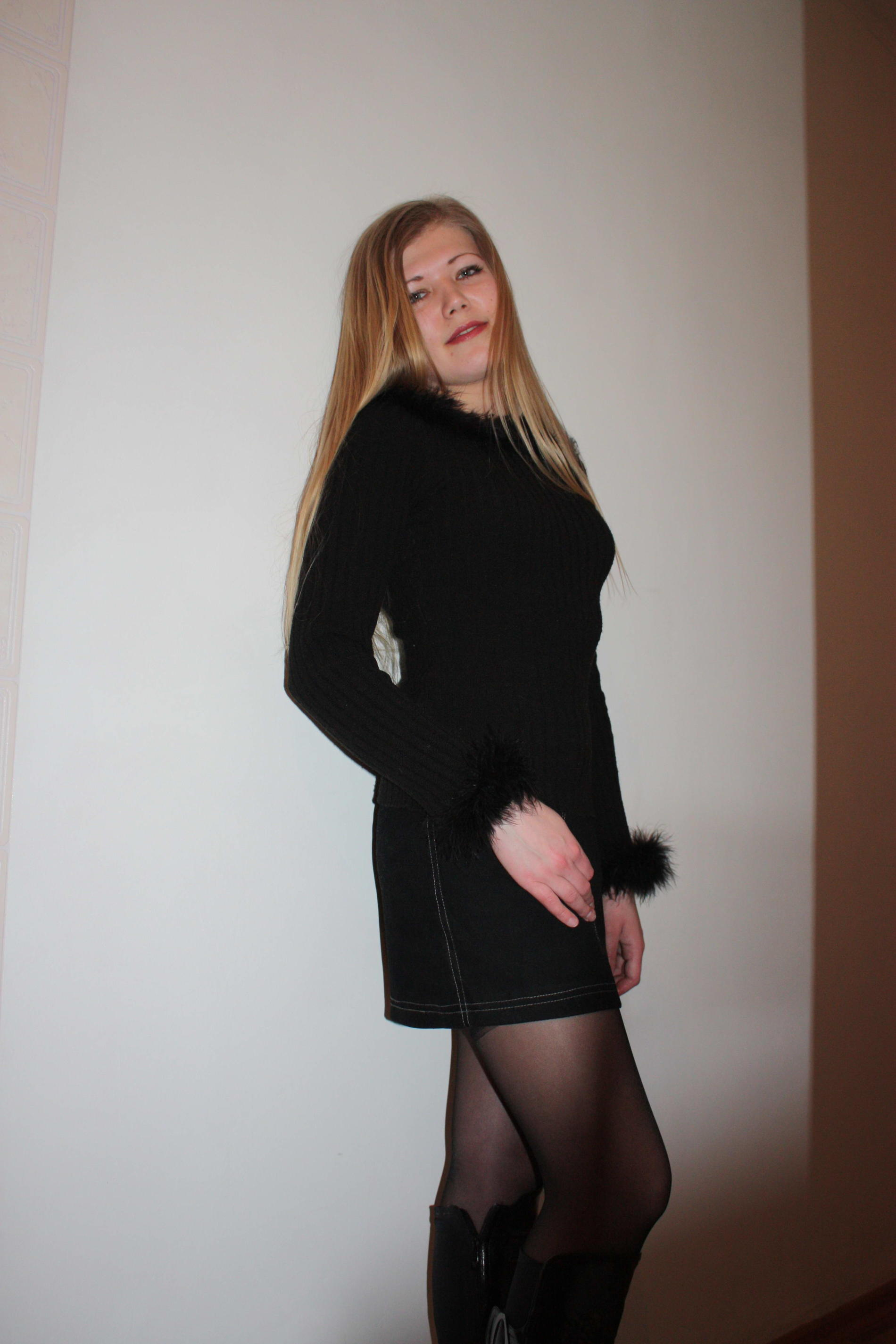 Amateur Girl's Explicit Intimate Photo Album with Seductive Poses