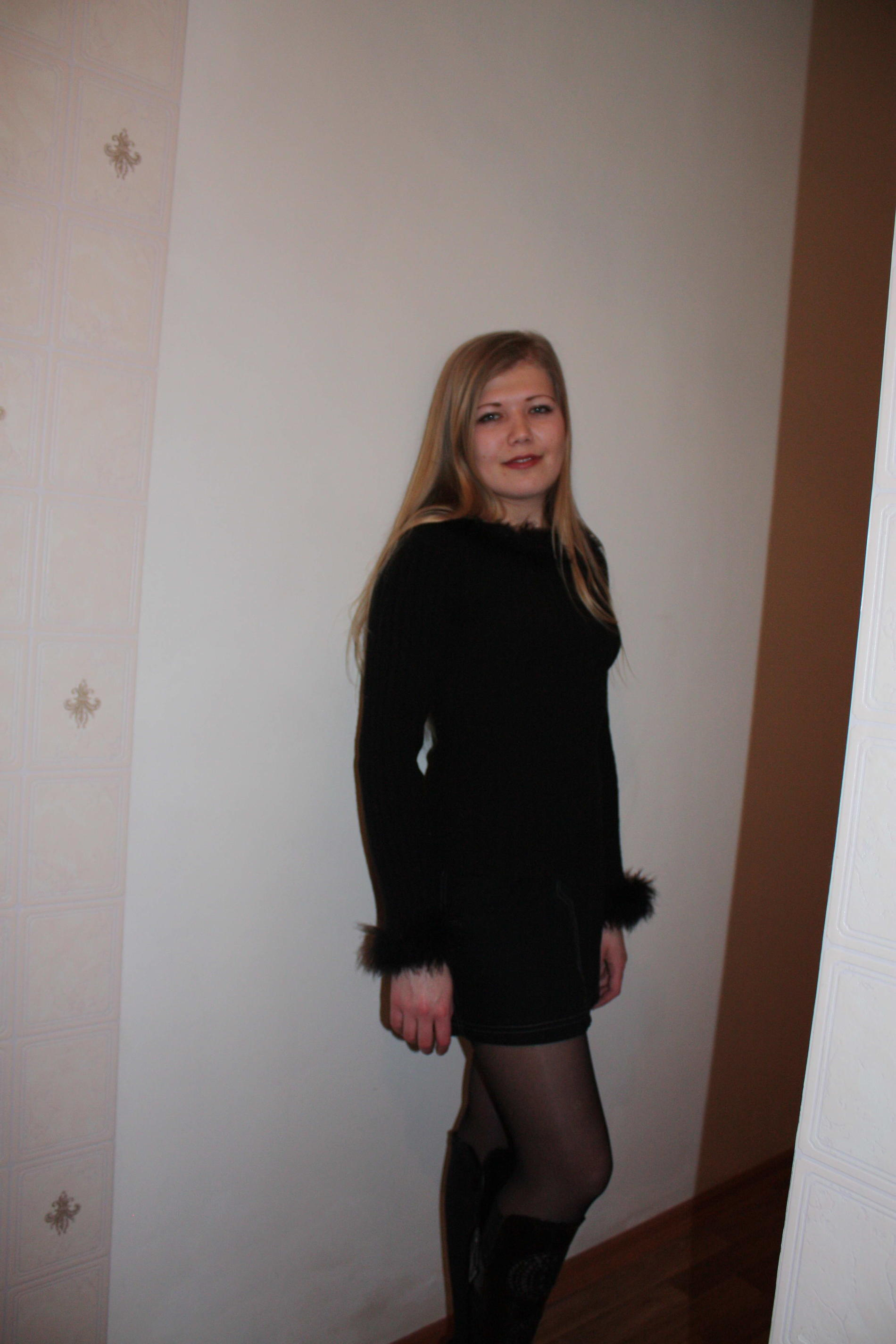 Amateur Girl's Explicit Intimate Photo Album with Seductive Poses