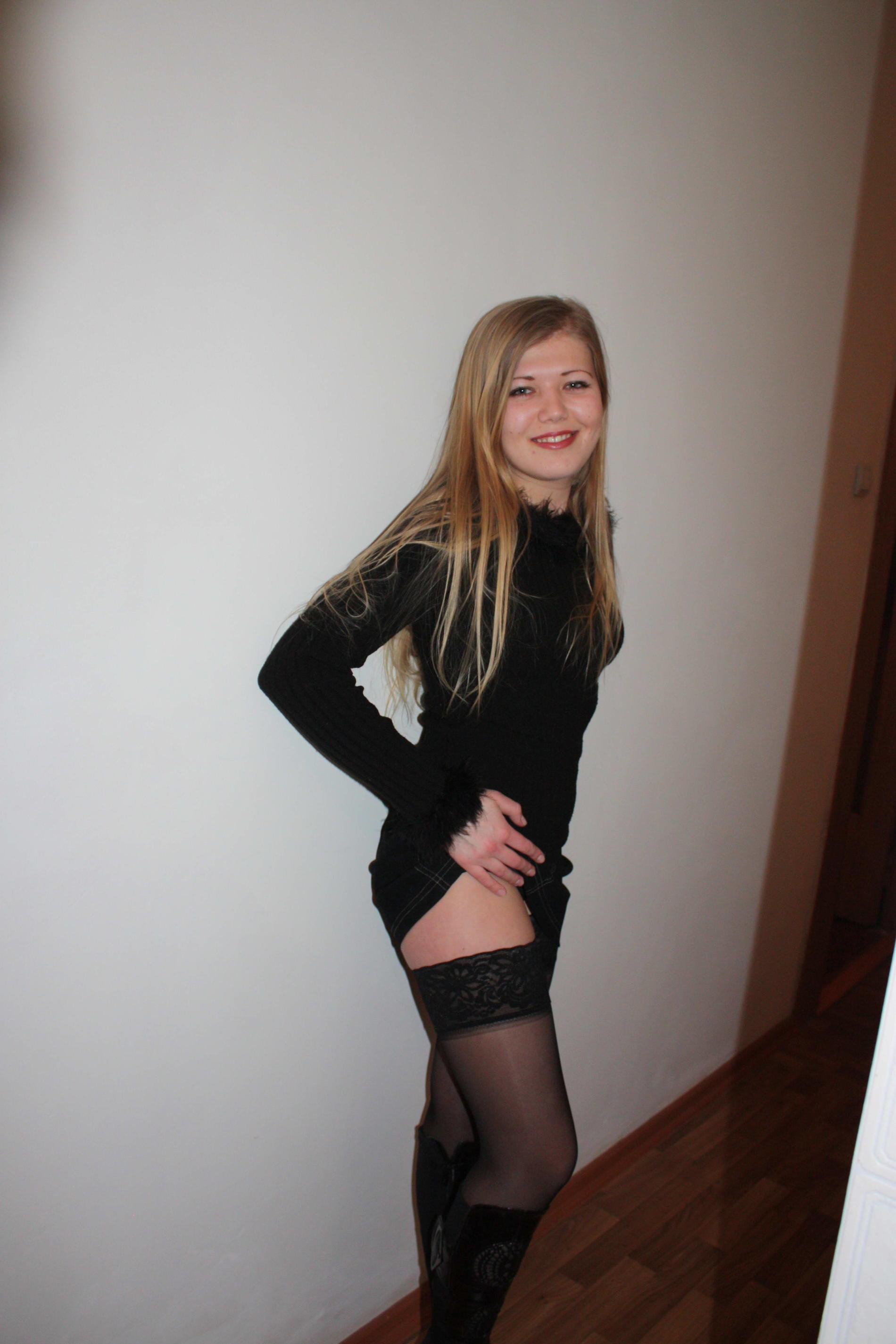 Amateur Girl's Explicit Intimate Photo Album with Seductive Poses