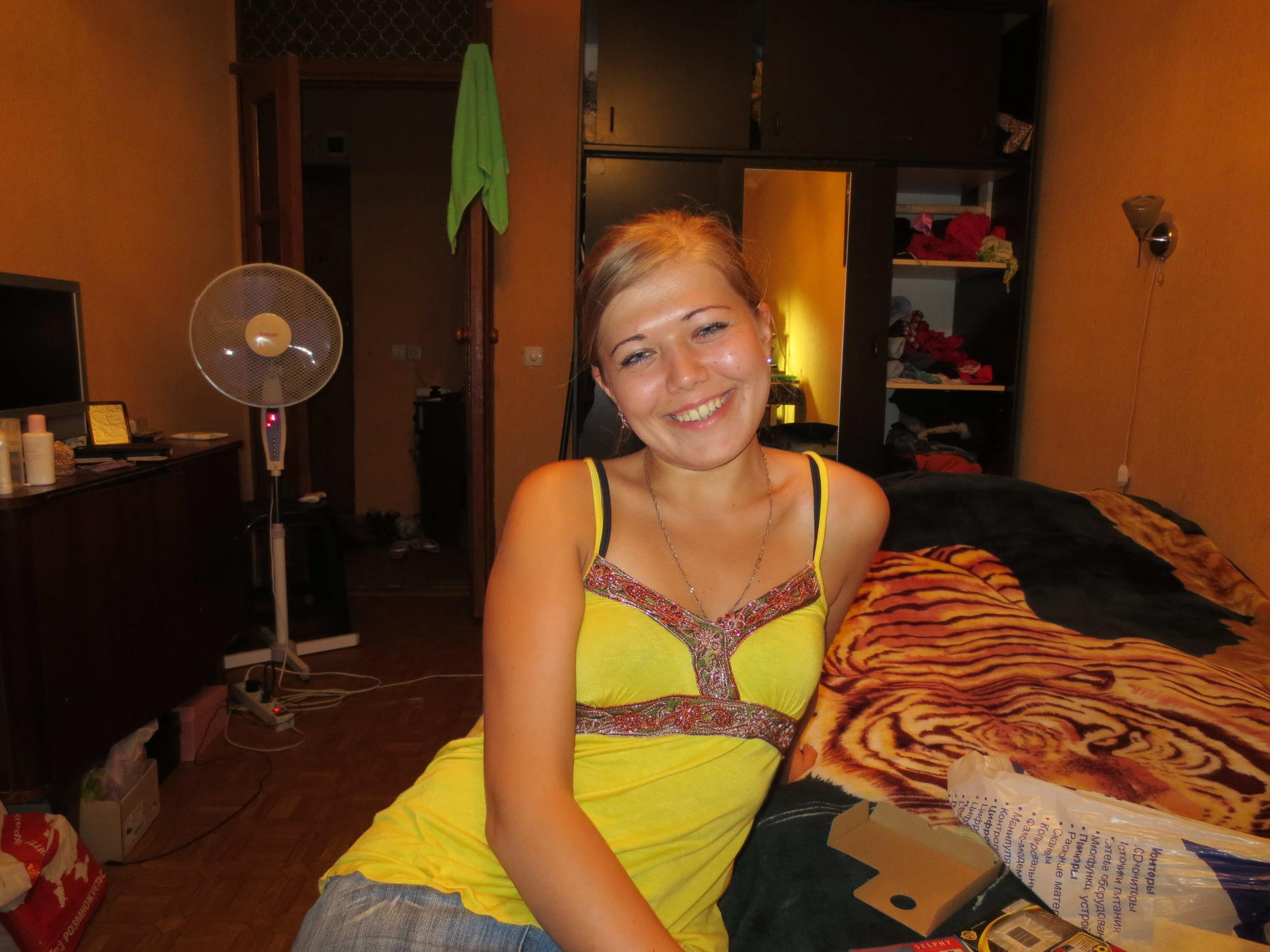 Amateur Girl's Explicit Intimate Photo Album with Seductive Poses