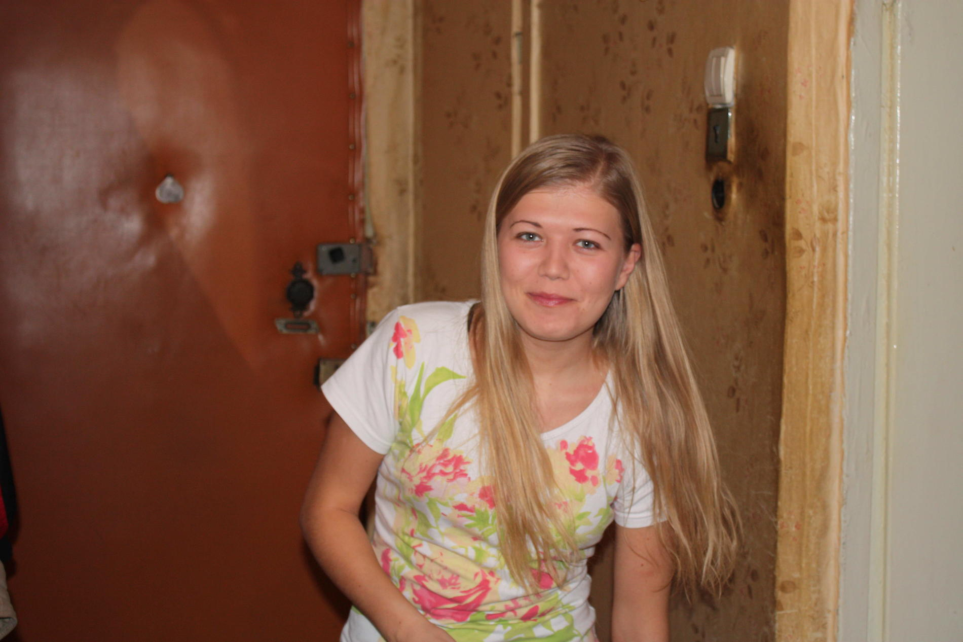 Amateur Girl's Explicit Intimate Photo Album with Seductive Poses