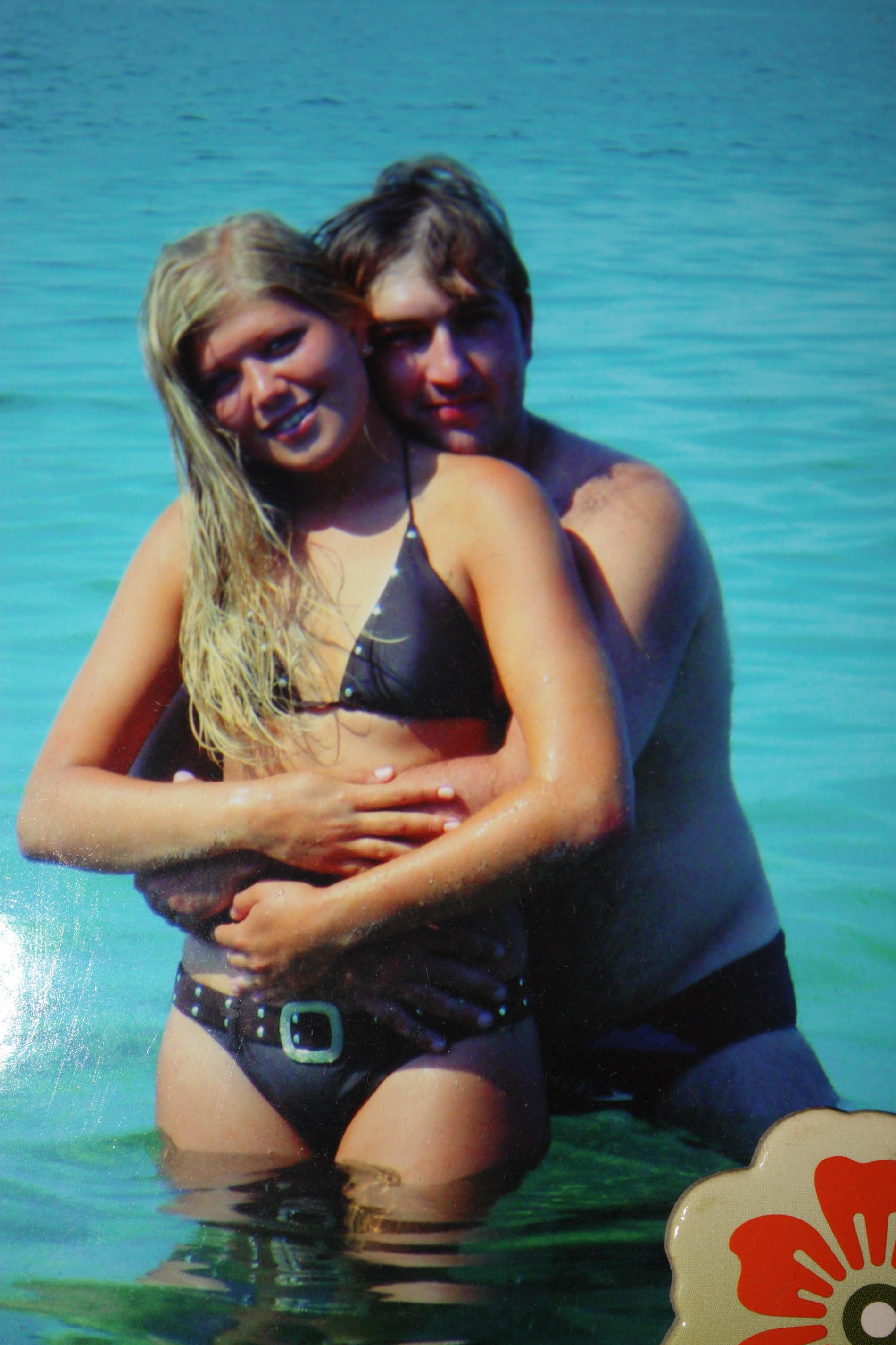 Amateur Girl's Explicit Intimate Photo Album with Seductive Poses