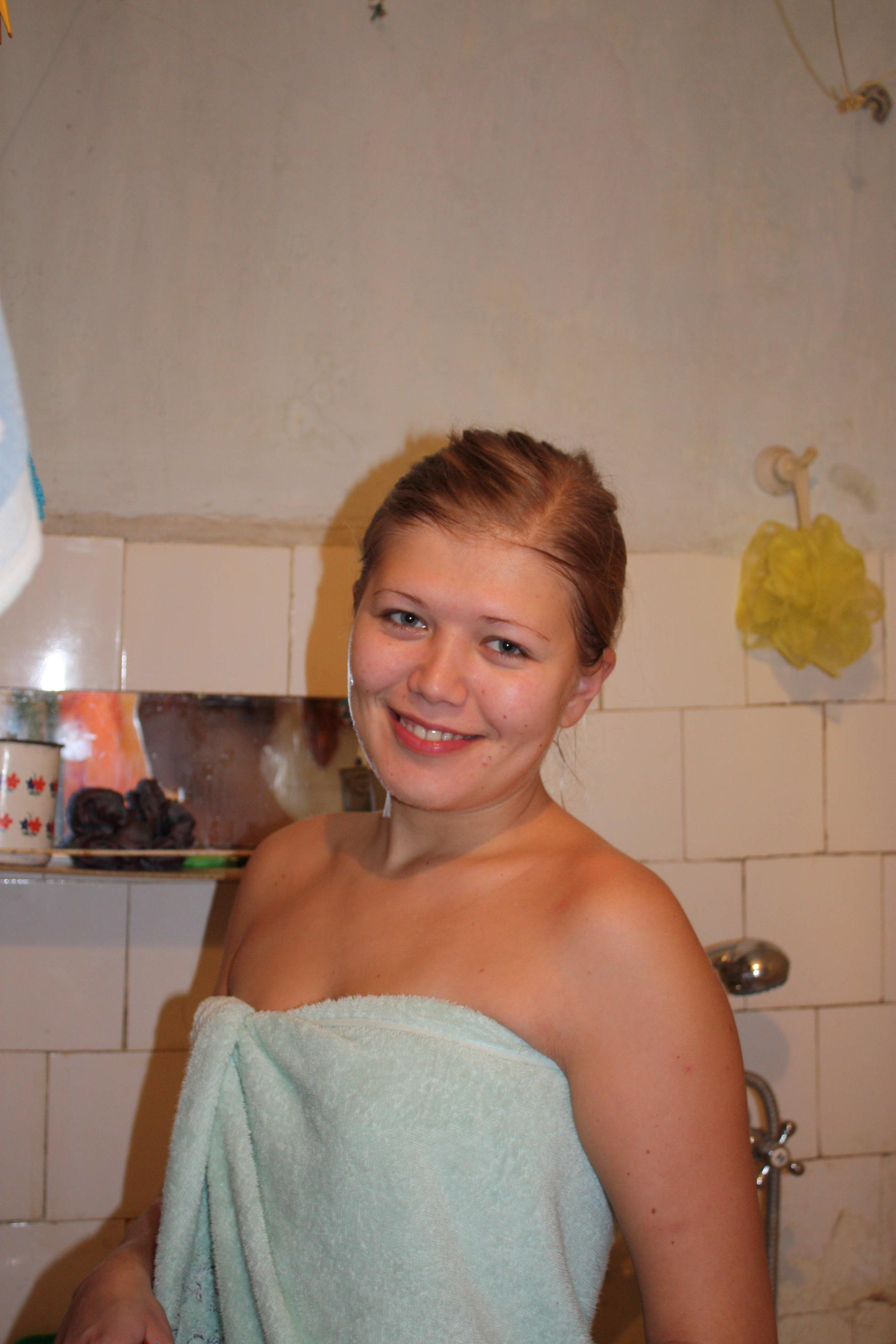 Amateur Girl's Explicit Intimate Photo Album with Seductive Poses