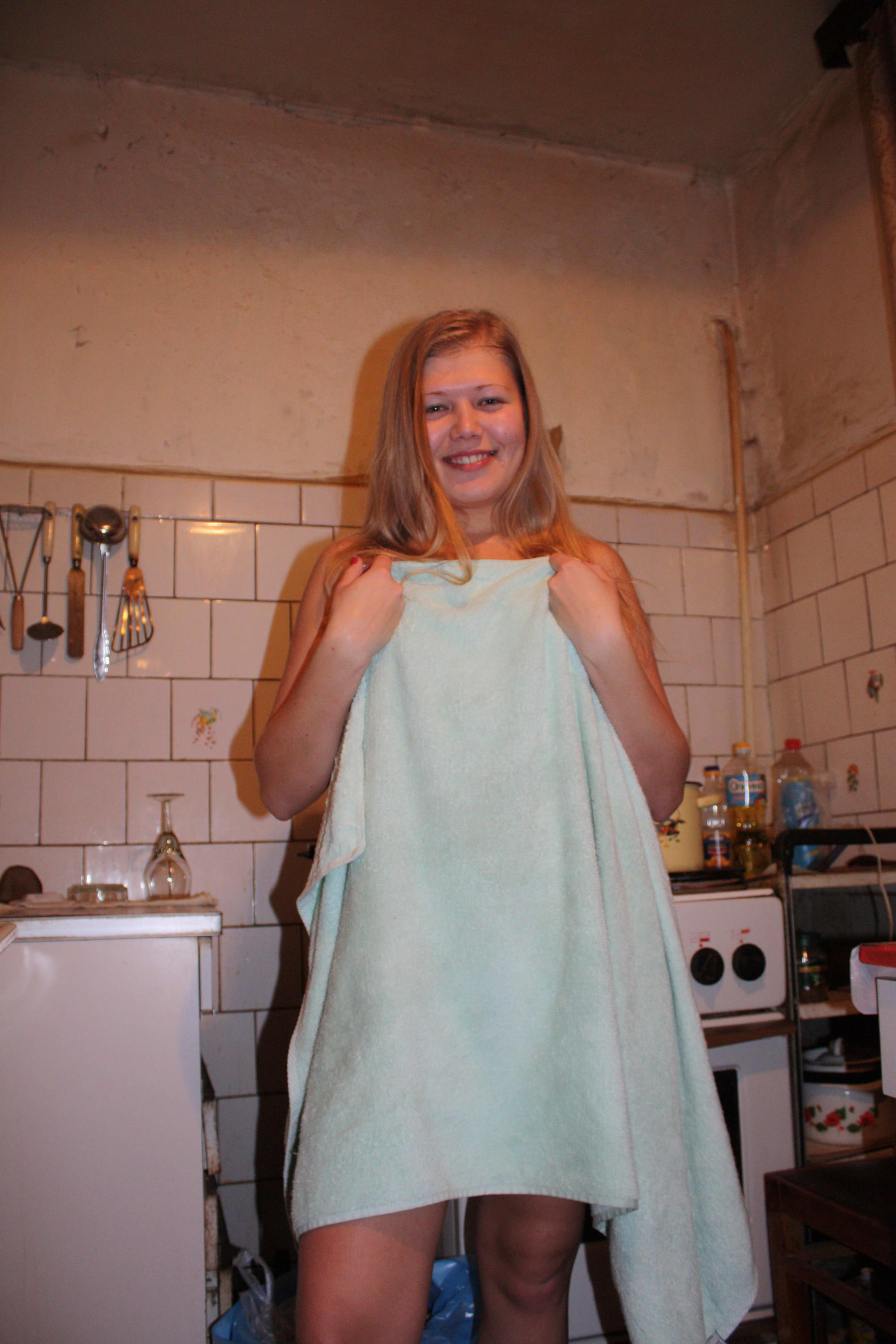 Amateur Girl's Explicit Intimate Photo Album with Seductive Poses