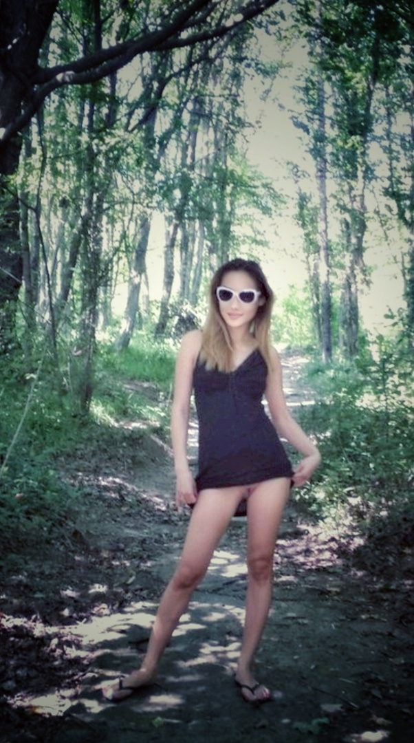 Skinny Naked Girl Photo: Explicit Nude Young Woman