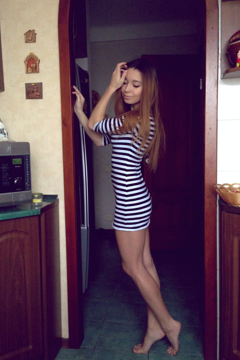 Sultry Beauty Takes Mirror Selfie - Hot Babe Shows Off in Front of Mirror