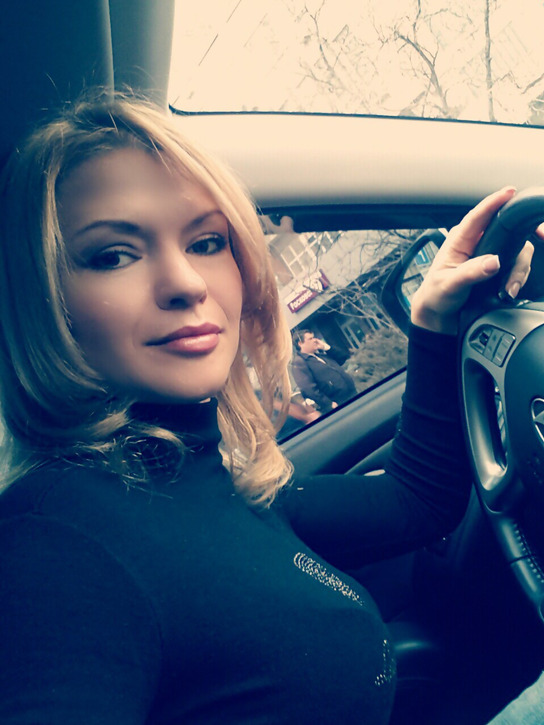 Mature Blonde Takes Explicit Mirror Selfies for Lover – photo 1