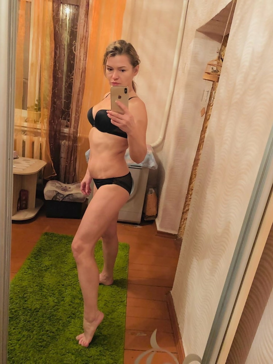 Mature Blonde Takes Explicit Mirror Selfies for Lover