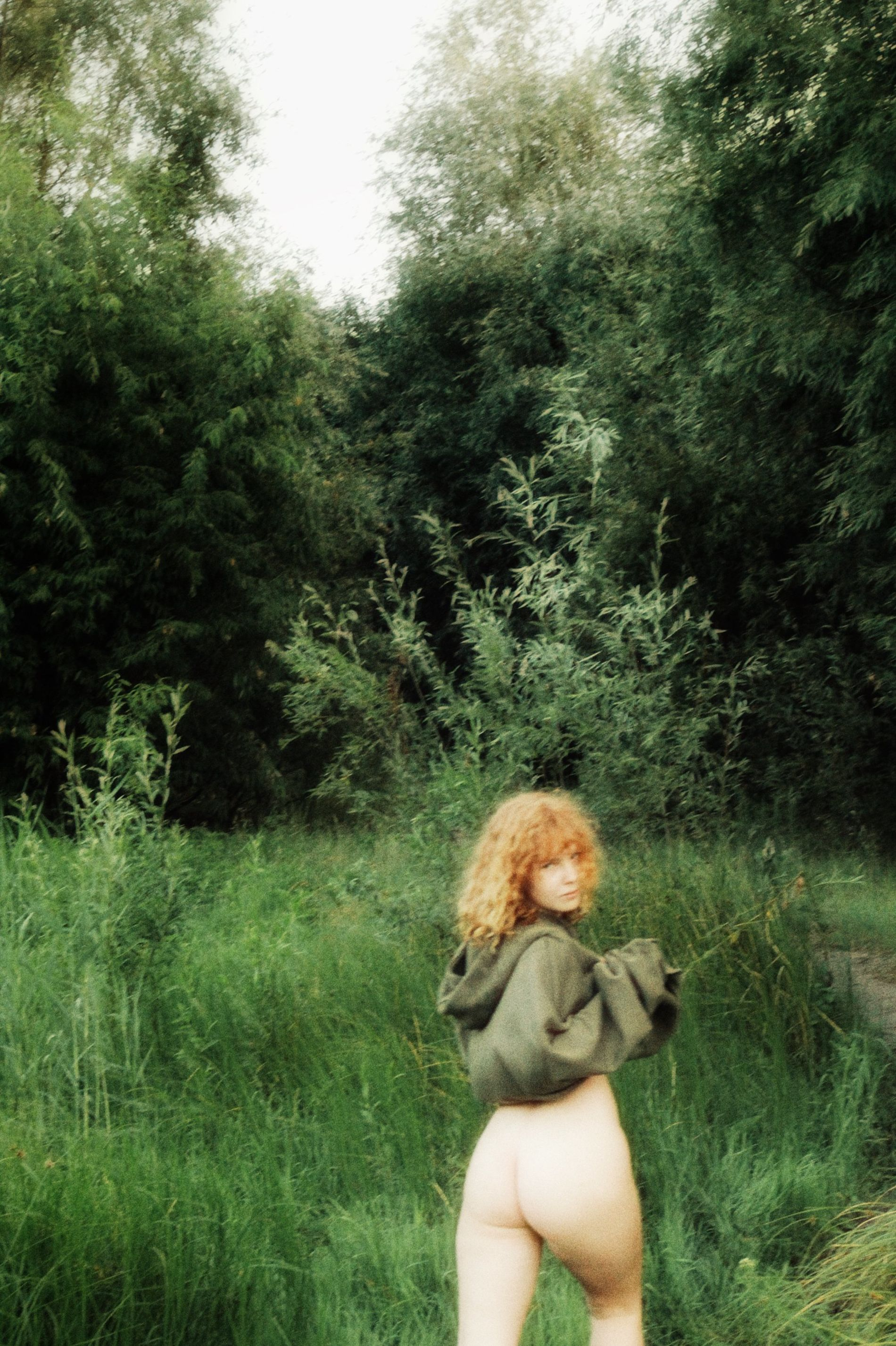 Redhead beauty with big tits loves posing naked outdoors