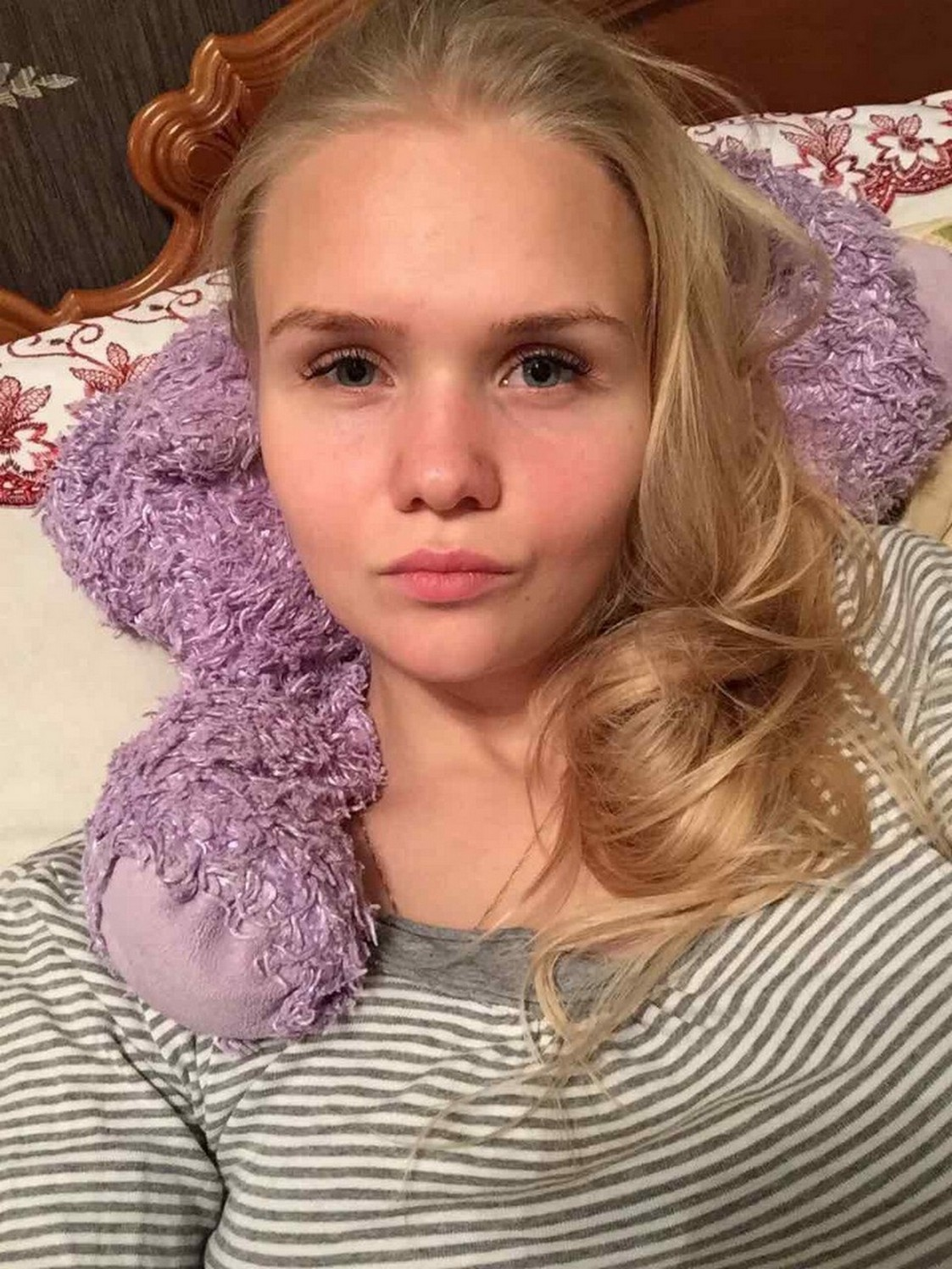 Blonde Bombshell's Intimate Photo Album: Explicit Home Pictures Galore!