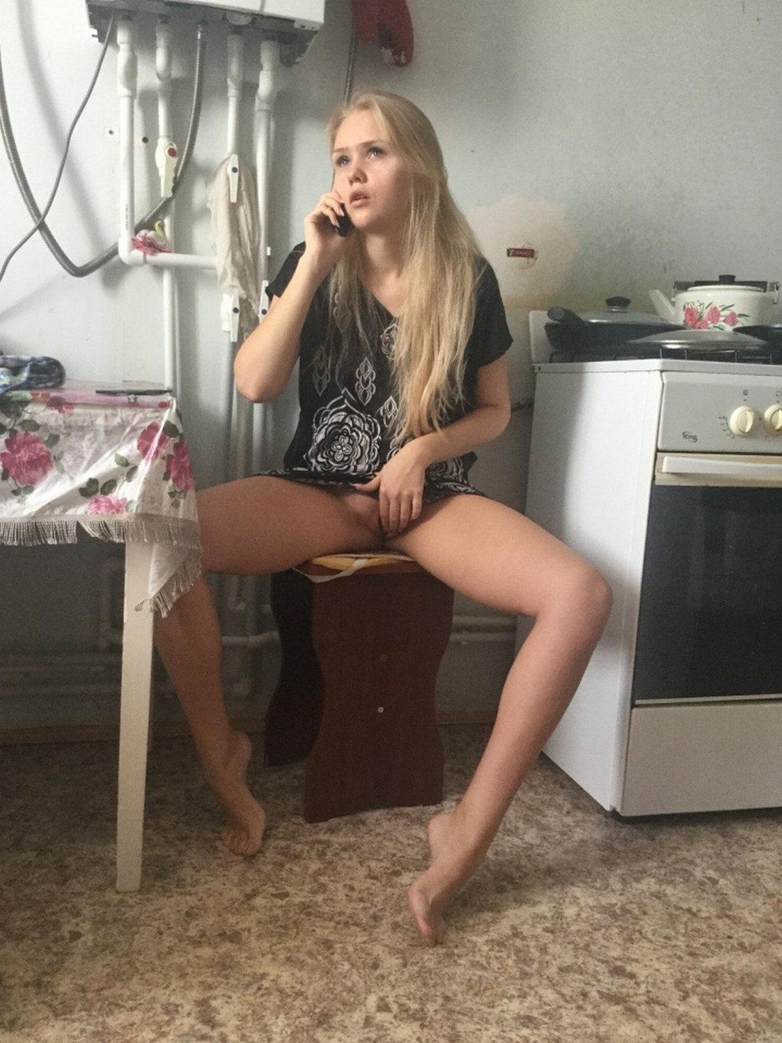 Blonde Bombshell's Intimate Photo Album: Explicit Home Pictures Galore!