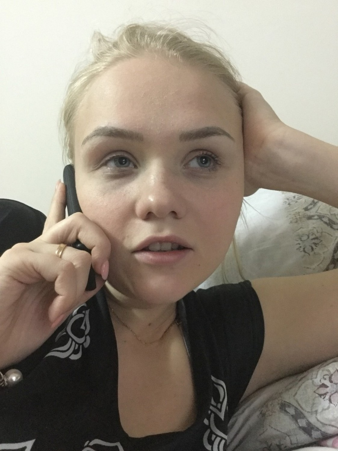 Blonde Bombshell's Intimate Photo Album: Explicit Home Pictures Galore!