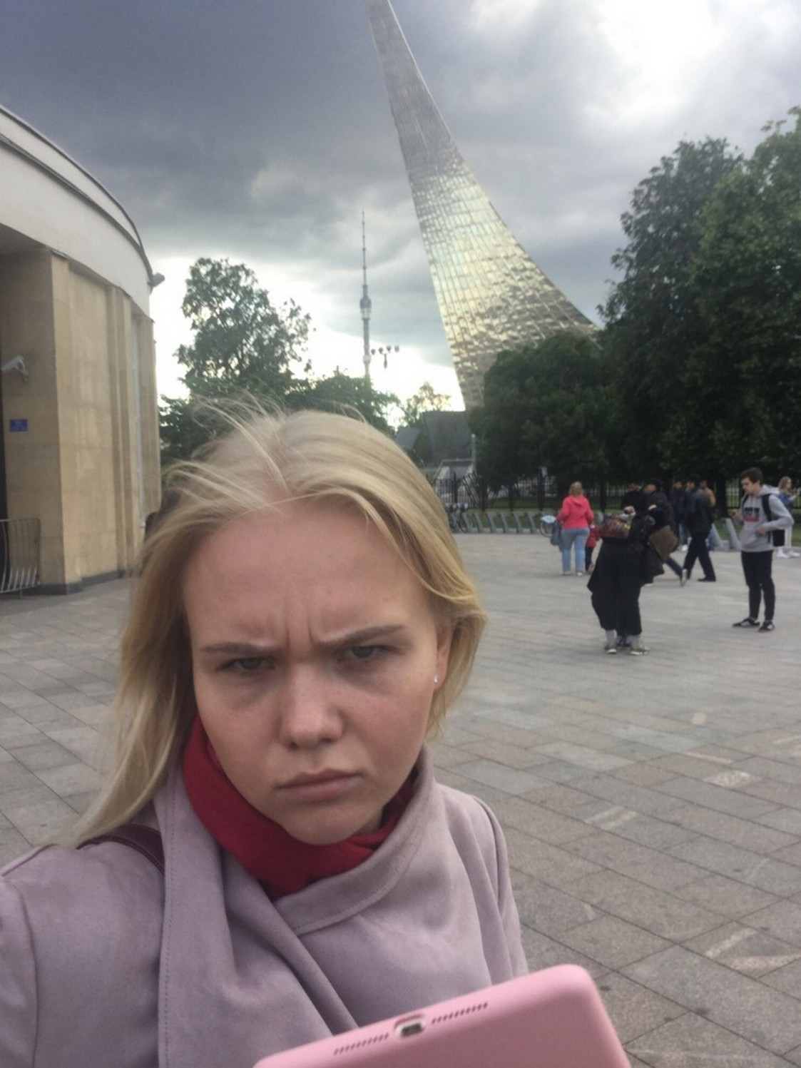 Blonde Bombshell's Intimate Photo Album: Explicit Home Pictures Galore!