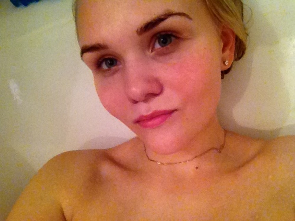 Blonde Bombshell's Intimate Photo Album: Explicit Home Pictures Galore!