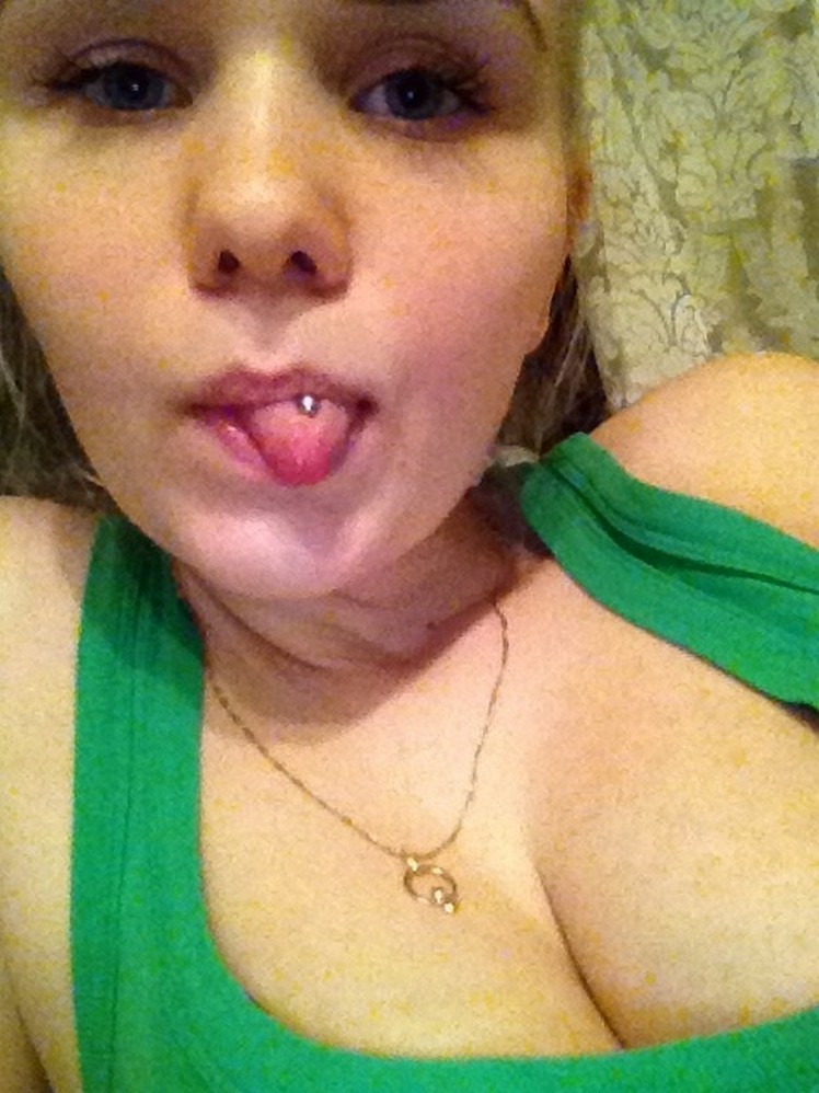 Blonde Bombshell's Intimate Photo Album: Explicit Home Pictures Galore!