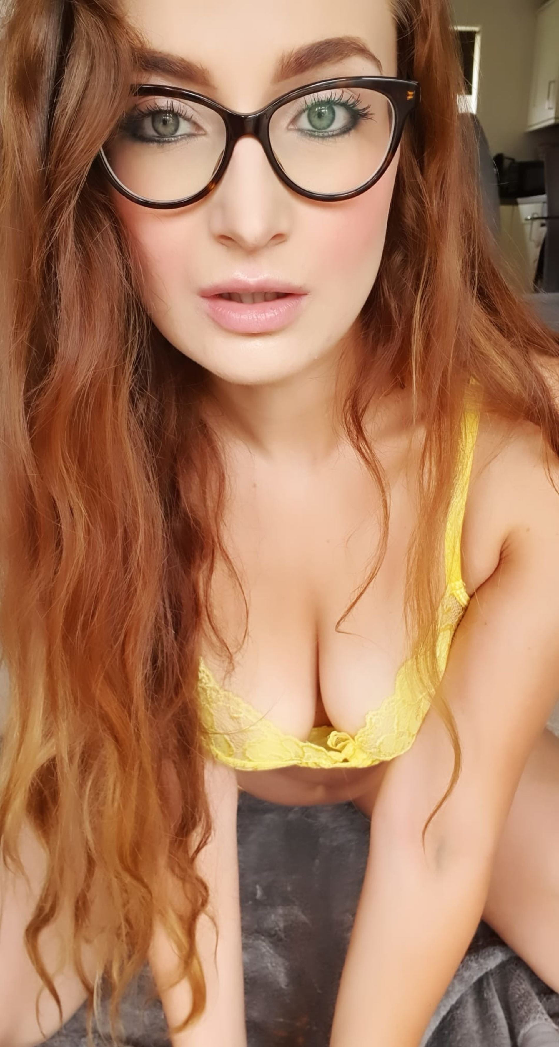 Sexy Long-Haired Girl Selfies in Colorful Lingerie and Nude Photos