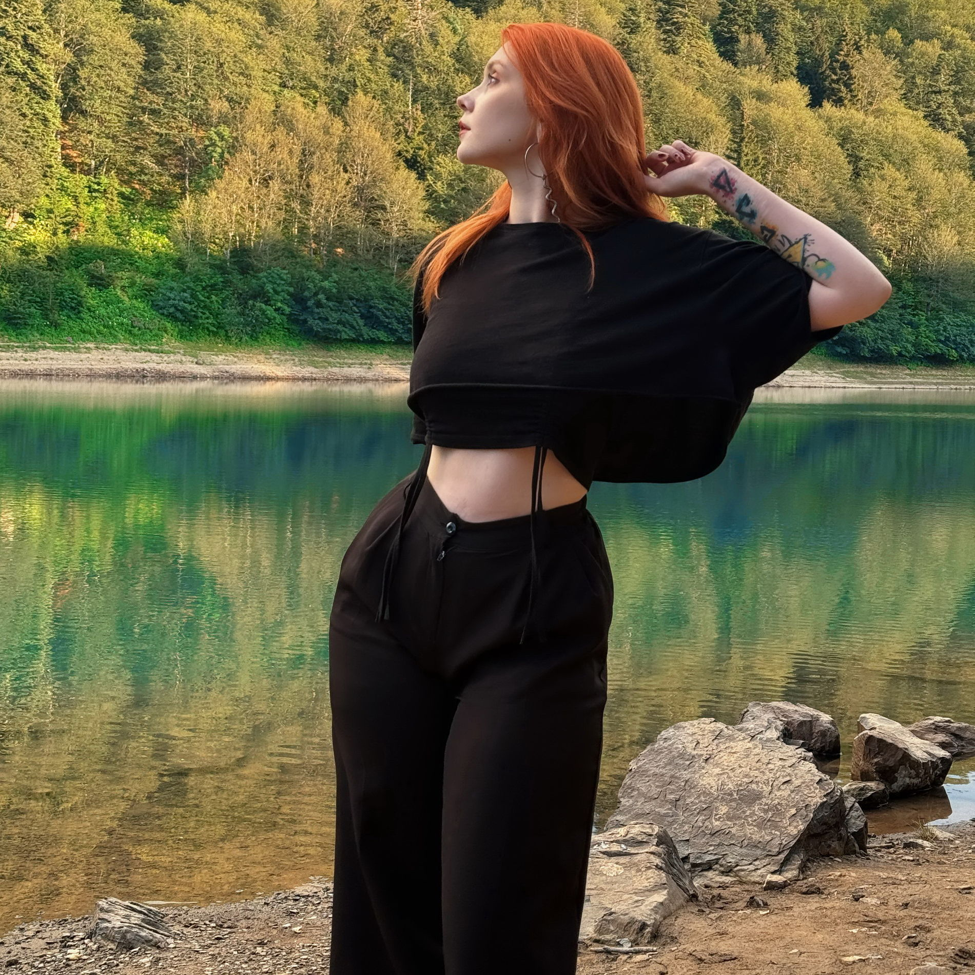 Sexy Redhead Woman Poses Nude in Stunning Display – photo 1