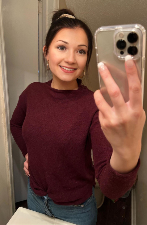 Sexy Selfies: Hot Girl Spreading Legs to Show Attractiveness – photo 1