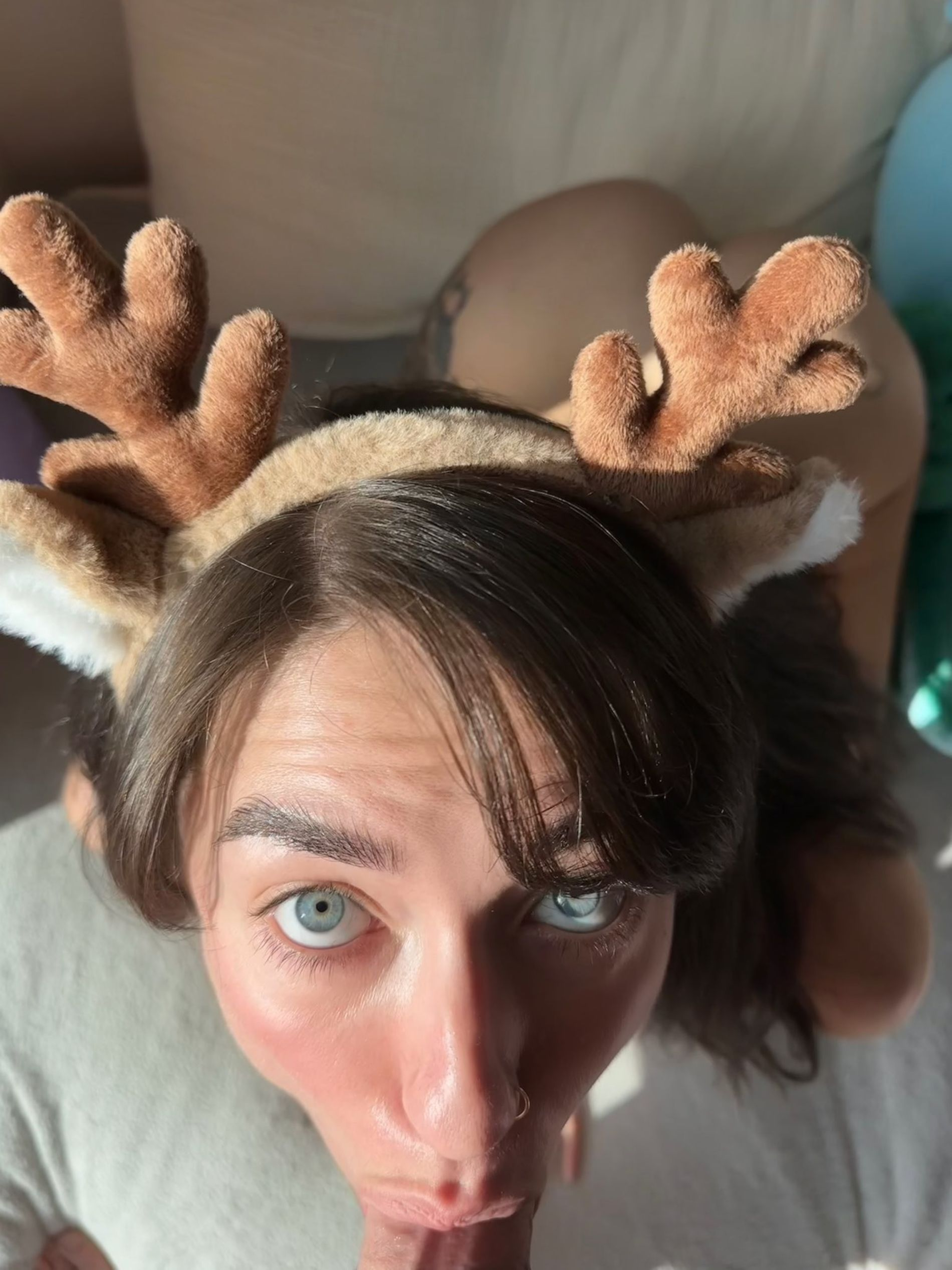 Explicit Girl's Gaze During Oral Sex Exposed