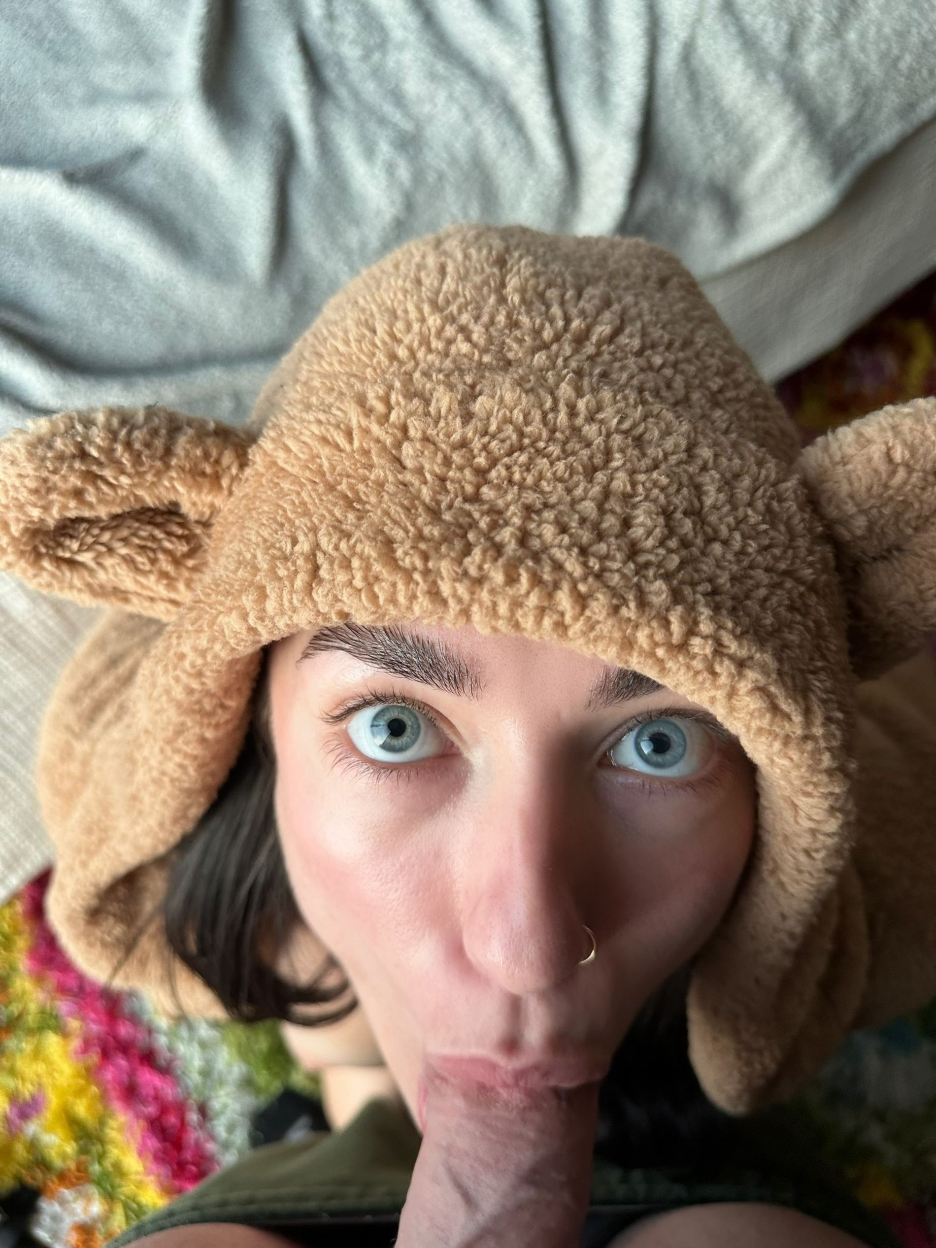 Explicit Girl's Gaze During Oral Sex Exposed