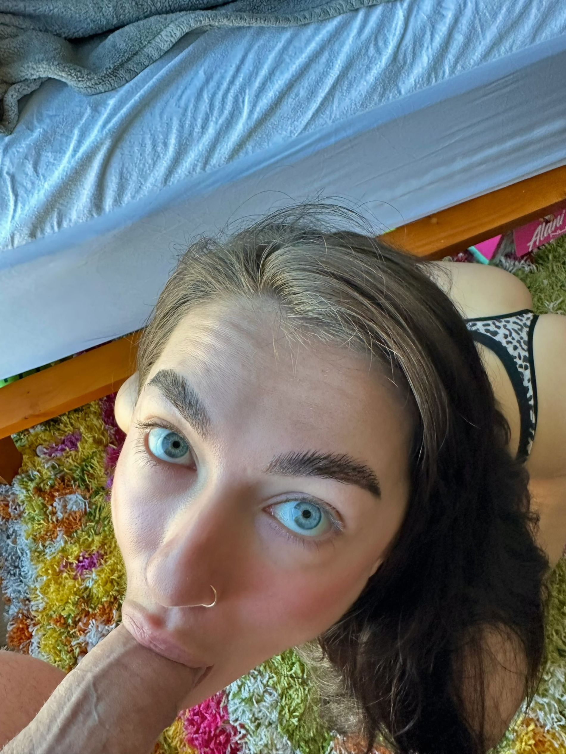 Explicit Girl's Gaze During Oral Sex Exposed