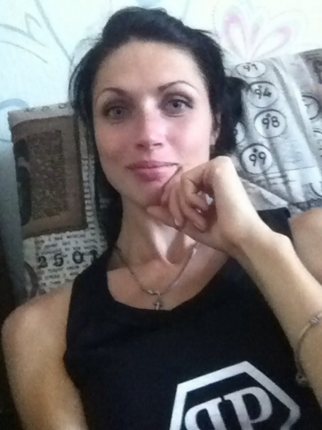 Sexy Girl Strips to Reveal Nude Body Parts