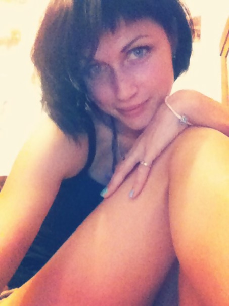 Sexy Girl Strips to Reveal Nude Body Parts