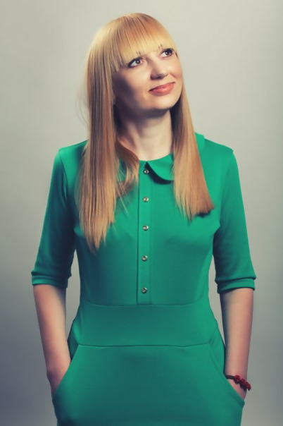 Blonde Bombshell Convinced to Bare All in Explicit Photoshoot – photo 1