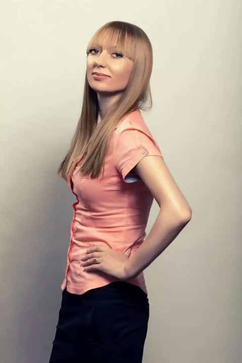 Blonde Bombshell Convinced to Bare All in Explicit Photoshoot