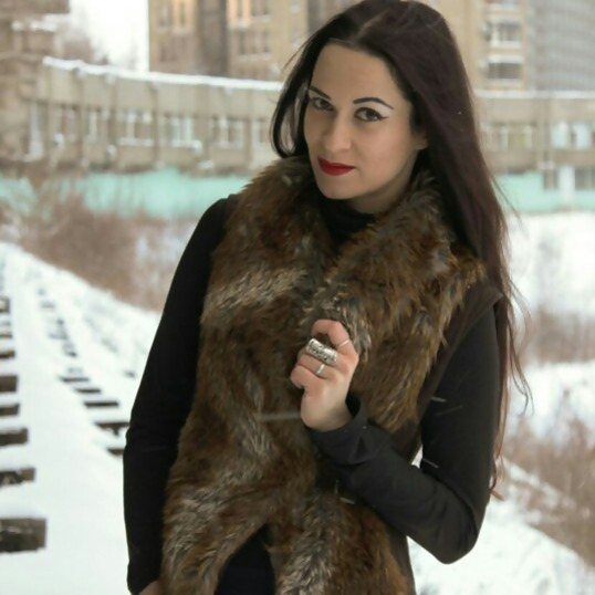 Beautiful Body Babe Easily Convinced to Show It All