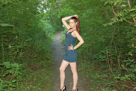 Beautiful Body Babe Easily Convinced to Show It All