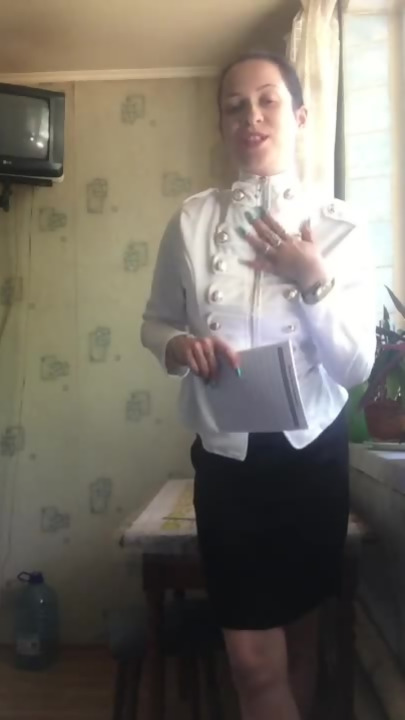 Beautiful Body Babe Easily Convinced to Show It All